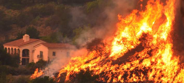 «Πόλη φάντασμα» η Σάντα Μπάρμπαρα -H πυρκαγιά απειλεί τις κατοικίες διασήμων (εικόνες,βίντεο)